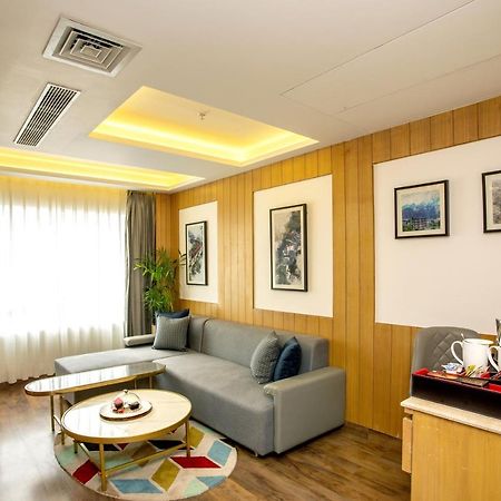 Hotel Ramada By Wyndham Katra Station Road Extérieur photo