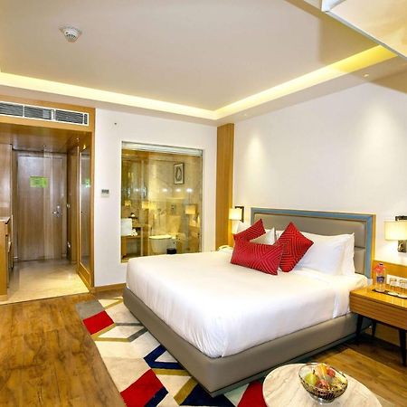Hotel Ramada By Wyndham Katra Station Road Extérieur photo