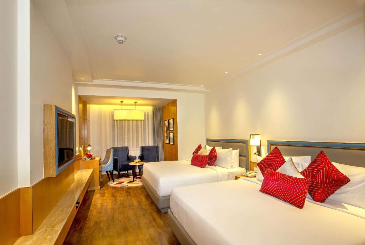 Hotel Ramada By Wyndham Katra Station Road Extérieur photo