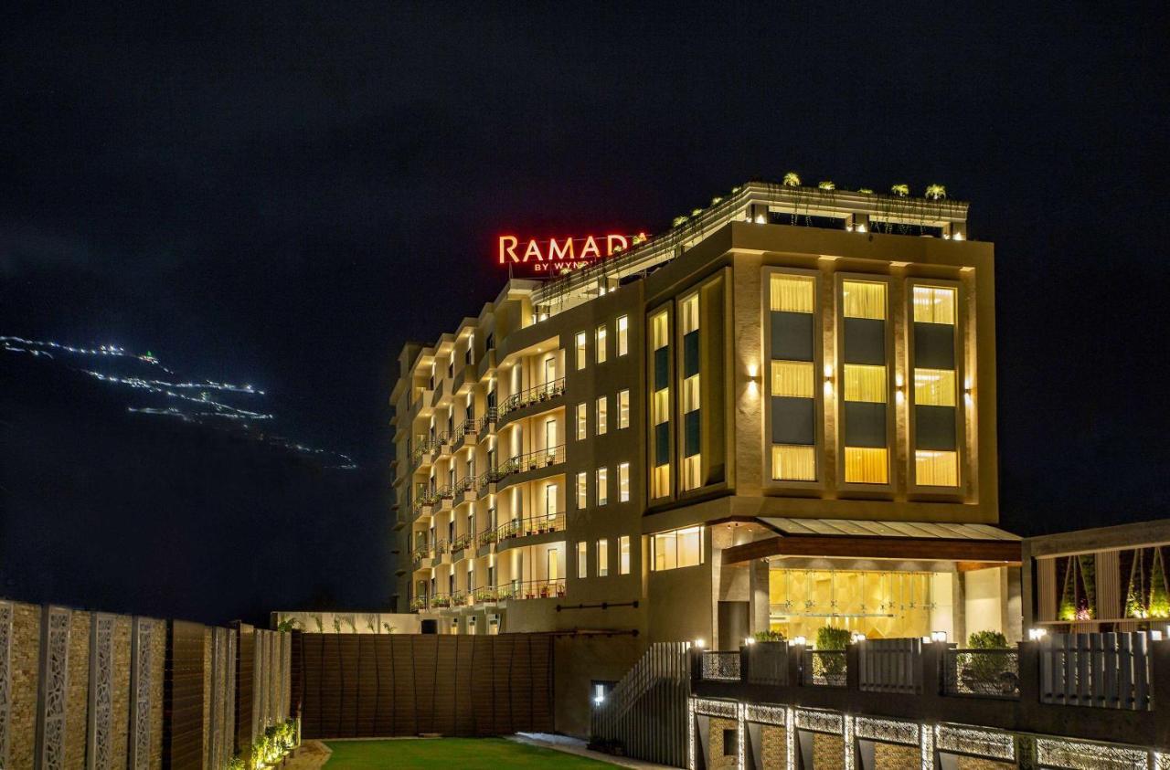 Hotel Ramada By Wyndham Katra Station Road Extérieur photo
