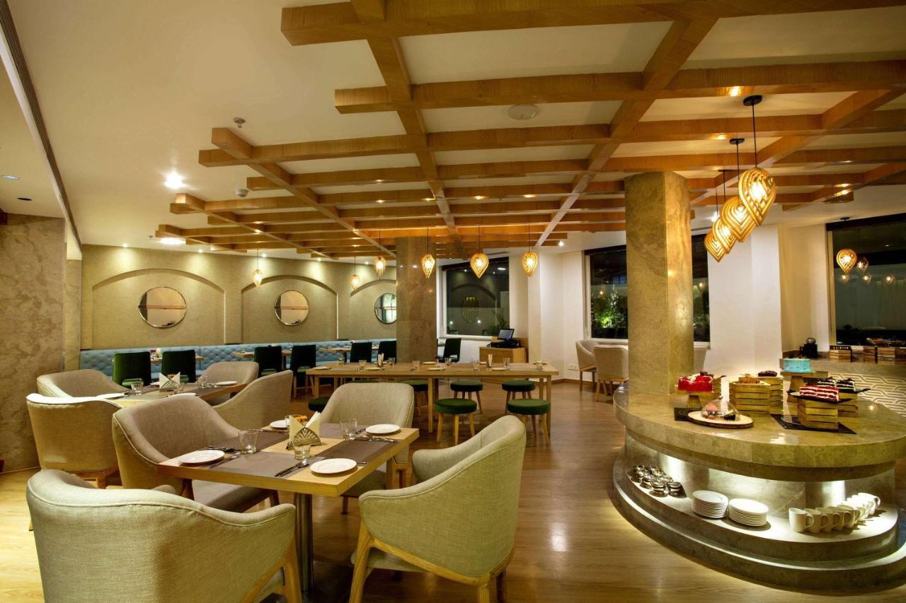 Hotel Ramada By Wyndham Katra Station Road Extérieur photo