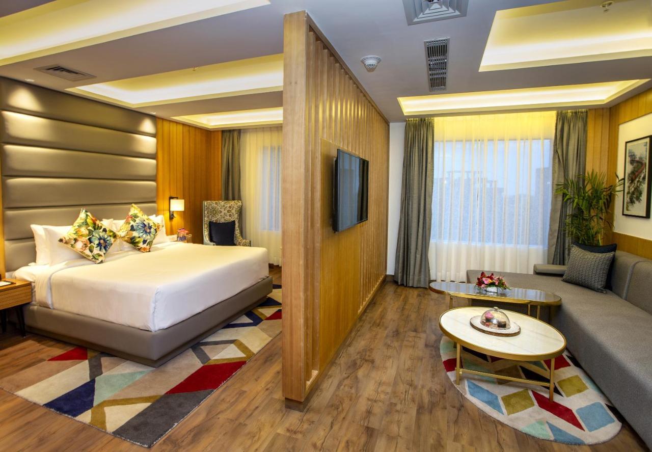 Hotel Ramada By Wyndham Katra Station Road Extérieur photo